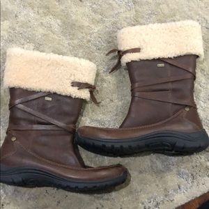 Ugg brown leather boots with vibram sole size 10